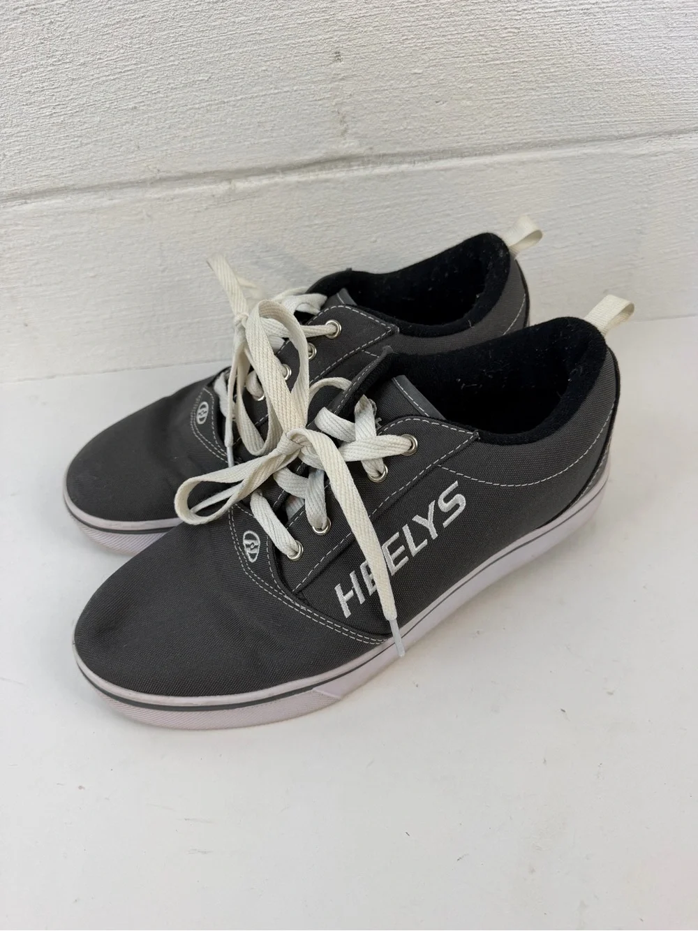 Heelys gray lace up skate sneakers, 8